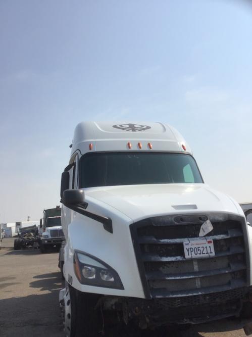 FREIGHTLINER CASCADIA 126
