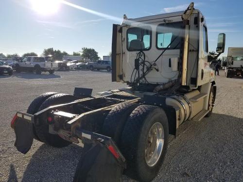 FREIGHTLINER CASCADIA 113