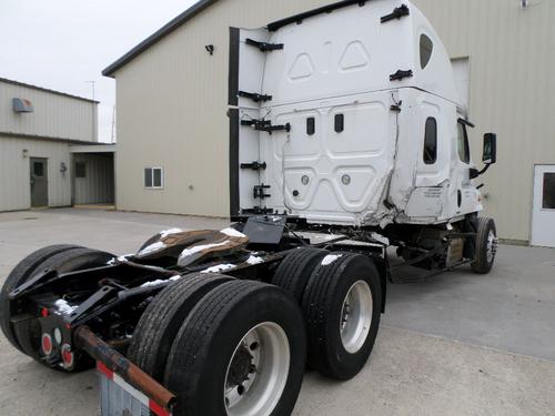 FREIGHTLINER CASCADIA 132