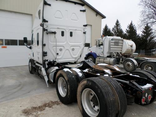 FREIGHTLINER CASCADIA 132