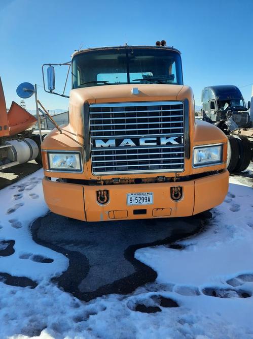 MACK CH612