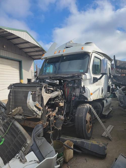 FREIGHTLINER CASCADIA 125