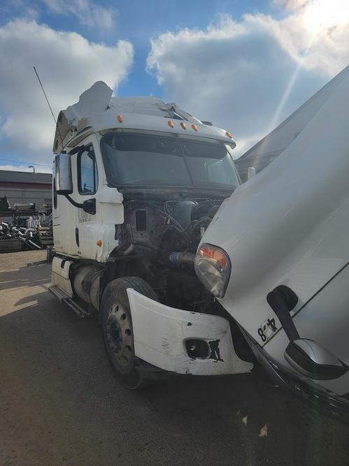 FREIGHTLINER CASCADIA 125