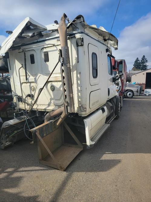 FREIGHTLINER CASCADIA 125