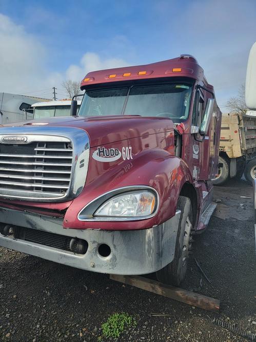 FREIGHTLINER COLUMBIA 120