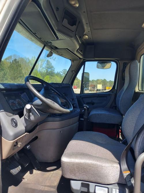 FREIGHTLINER CASCADIA 125