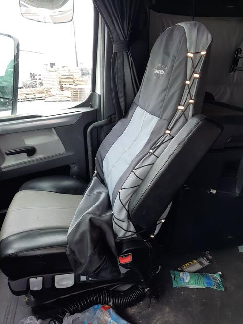 FREIGHTLINER CASCADIA 126