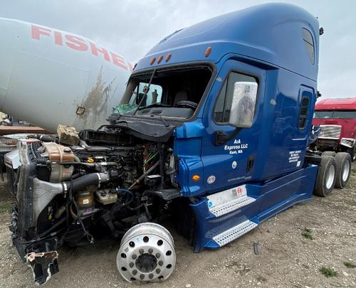 FREIGHTLINER CASCADIA 113