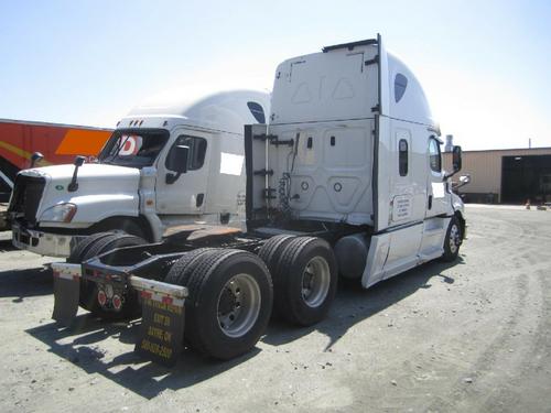 FREIGHTLINER CASCADIA 126