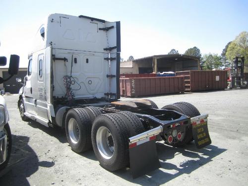 FREIGHTLINER CASCADIA 126