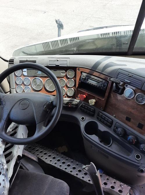 FREIGHTLINER CASCADIA 125