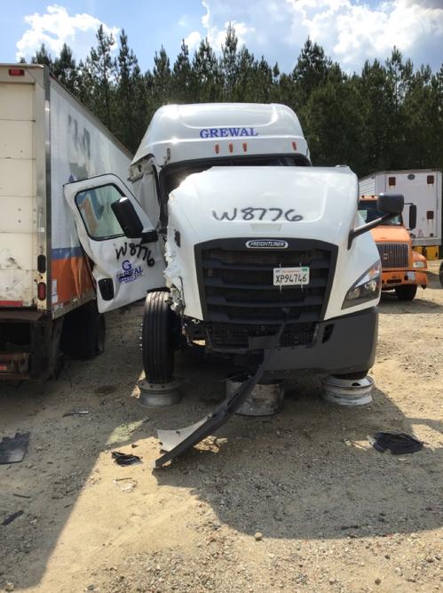 FREIGHTLINER CASCADIA 126