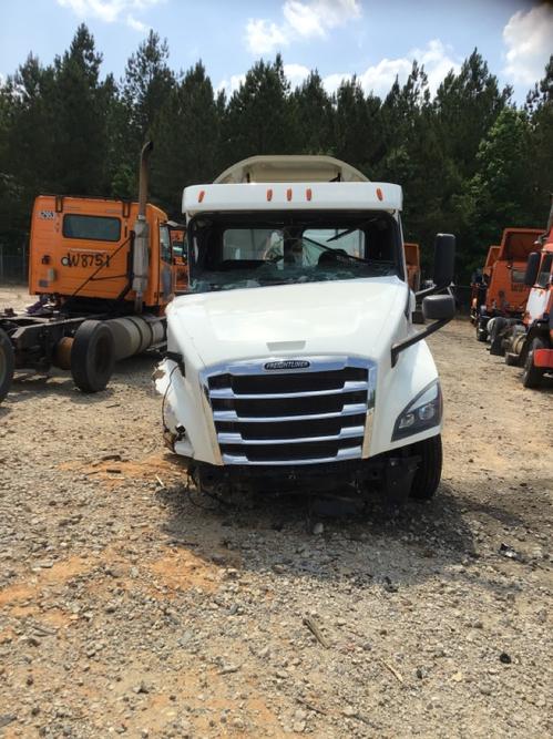 FREIGHTLINER CASCADIA 126