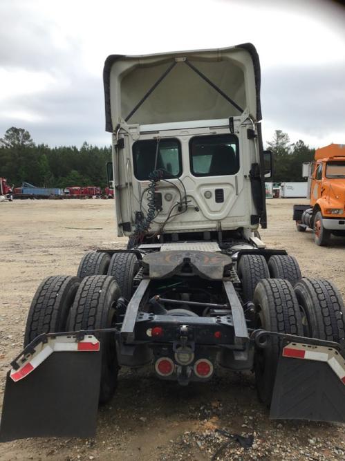 FREIGHTLINER CASCADIA 125
