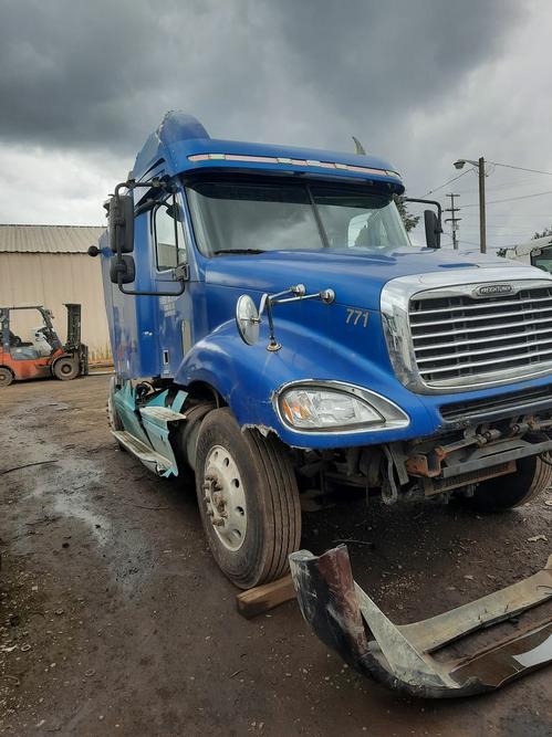 FREIGHTLINER COLUMBIA 120