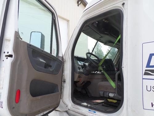 FREIGHTLINER CASCADIA 113