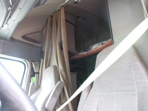 FREIGHTLINER CASCADIA 113