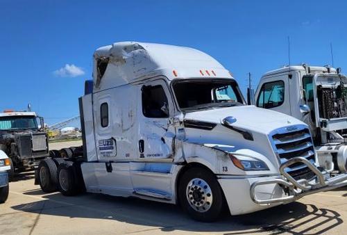 FREIGHTLINER CASCADIA 126