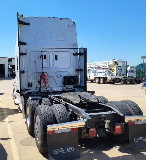 FREIGHTLINER CASCADIA 126