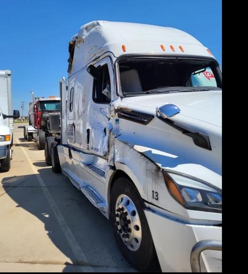 FREIGHTLINER CASCADIA 126