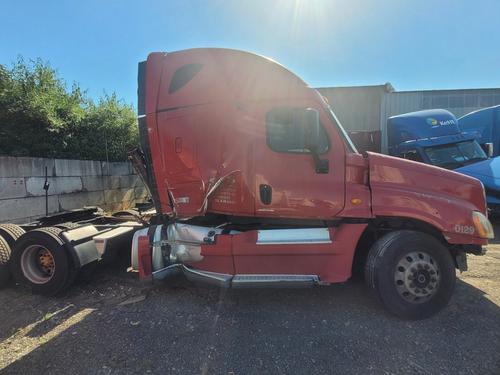 FREIGHTLINER CASCADIA 113