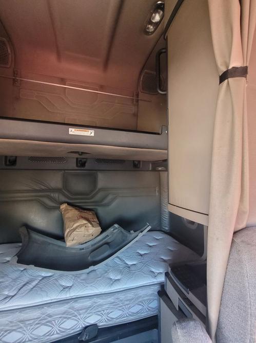 FREIGHTLINER CASCADIA 113