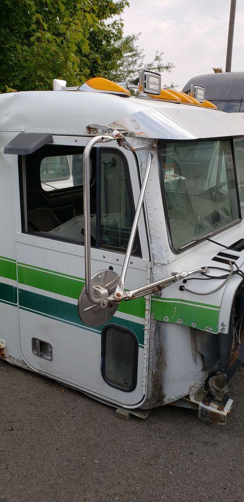 FREIGHTLINER FLD120