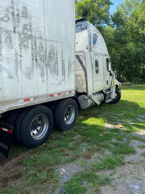 FREIGHTLINER CASCADIA 125