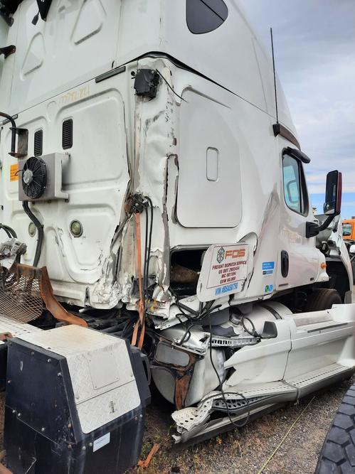 FREIGHTLINER CASCADIA 125