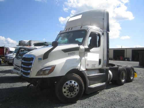 FREIGHTLINER CASCADIA 126