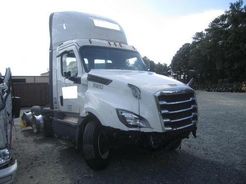 FREIGHTLINER CASCADIA 126