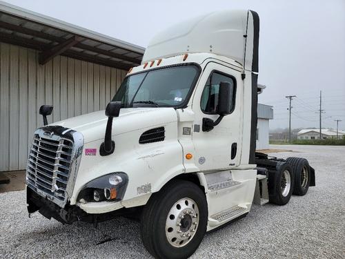 FREIGHTLINER CASCADIA 113