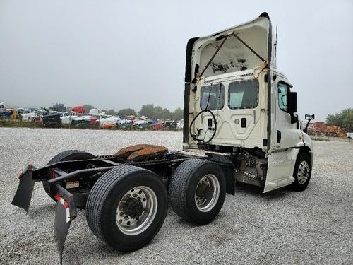 FREIGHTLINER CASCADIA 113