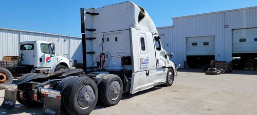 FREIGHTLINER CASCADIA 126