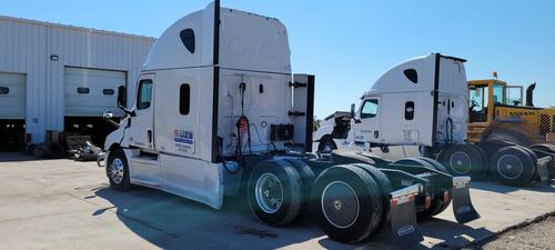 FREIGHTLINER CASCADIA 126