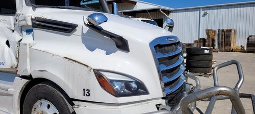 FREIGHTLINER CASCADIA 126