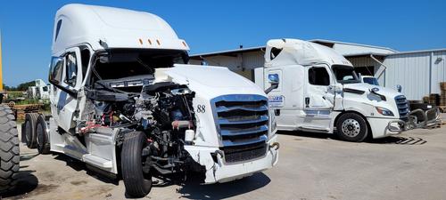 FREIGHTLINER CASCADIA 126