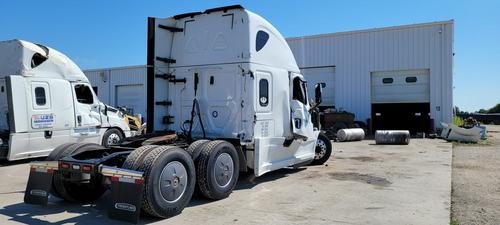 FREIGHTLINER CASCADIA 126