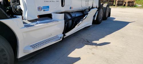 FREIGHTLINER CASCADIA 126