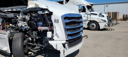FREIGHTLINER CASCADIA 126