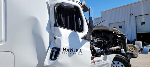 FREIGHTLINER CASCADIA 126