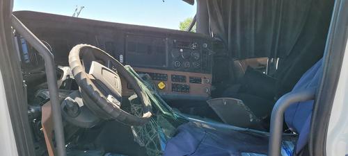 FREIGHTLINER CASCADIA 126