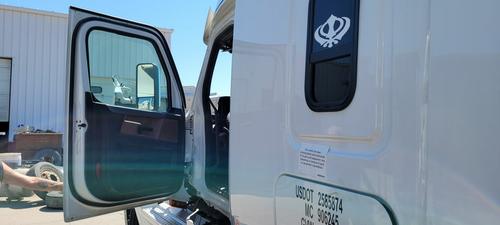 FREIGHTLINER CASCADIA 126