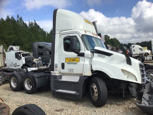 FREIGHTLINER CASCADIA 126