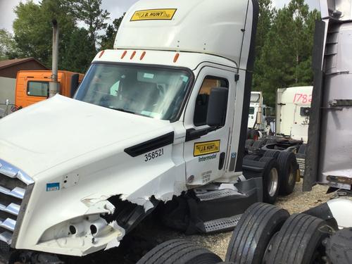 FREIGHTLINER CASCADIA 126