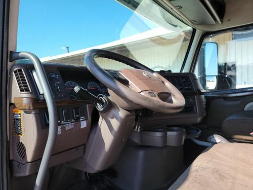 VOLVO VNL