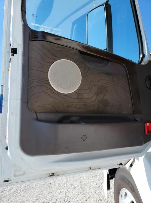 VOLVO VNL