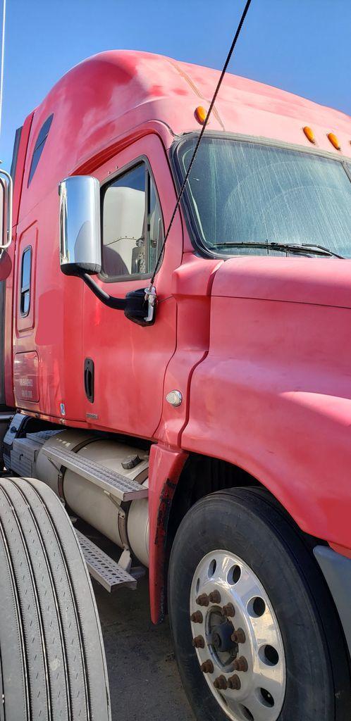 FREIGHTLINER Cascadia