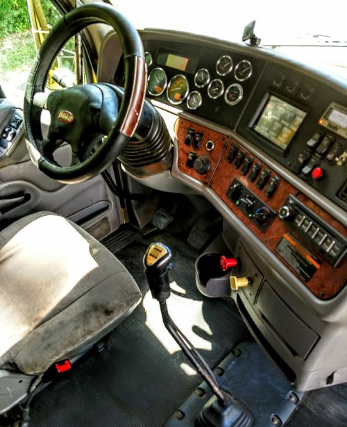 PETERBILT 587