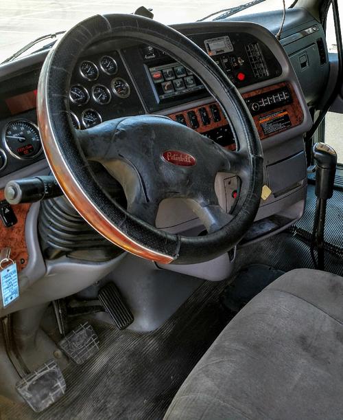 PETERBILT 587